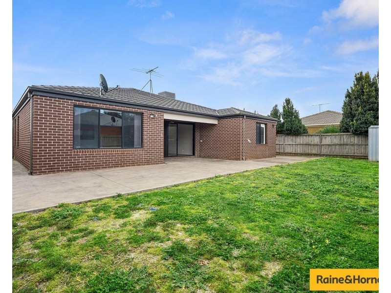 15 Pittos Avenue, Brookfield VIC 3338