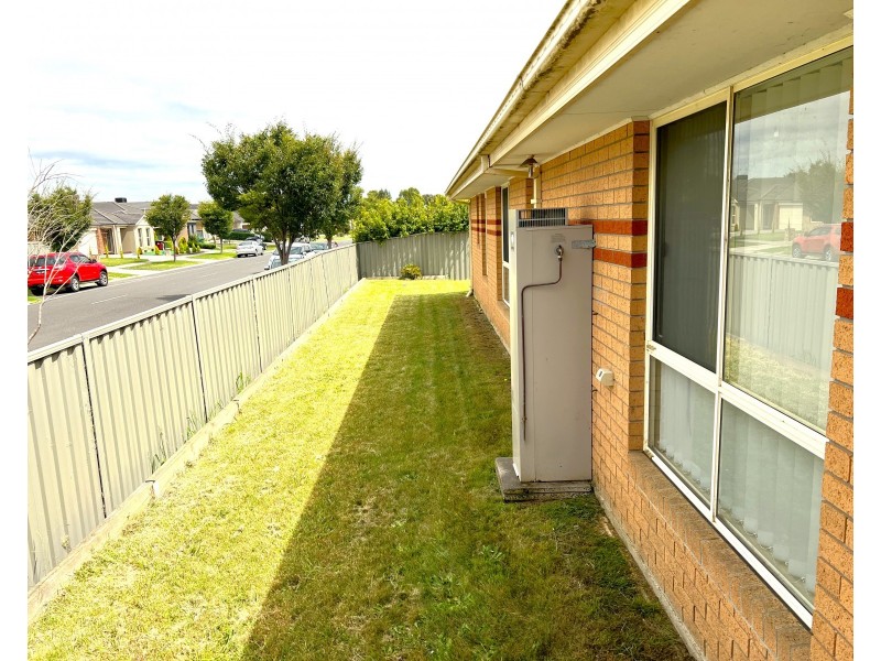 66 Stately Drive, Cranbourne East VIC 3977