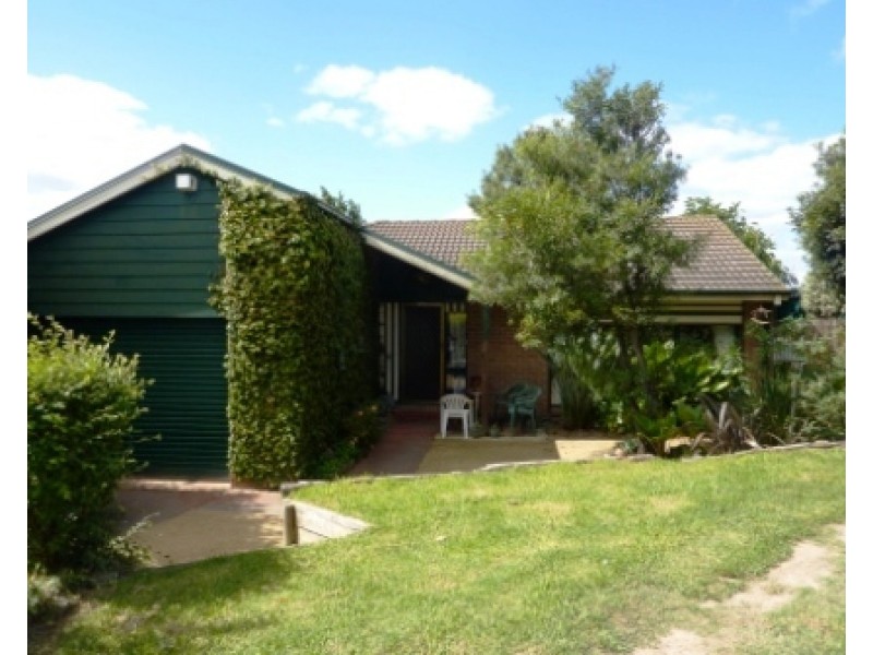 22 Weeden Crescent, Hallam VIC 3803