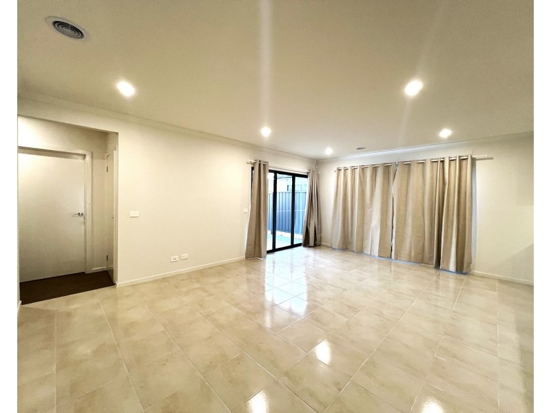38 Frodo Circuit, Clyde VIC 3978
