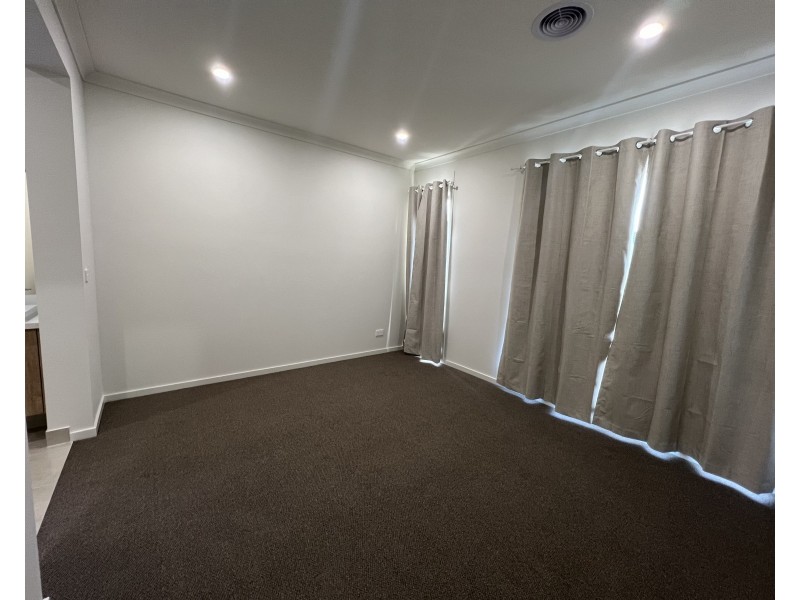 38 Frodo Circuit, Clyde VIC 3978