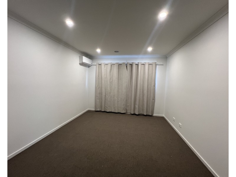 38 Frodo Circuit, Clyde VIC 3978