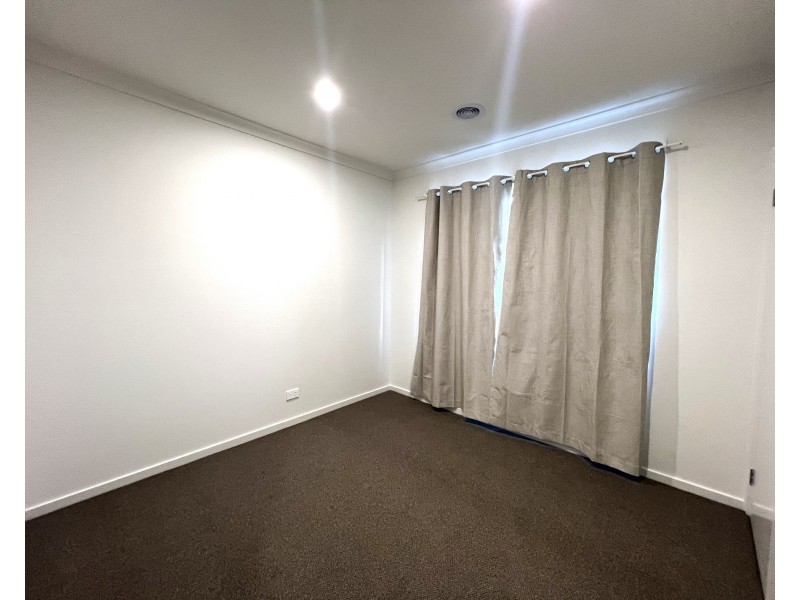 38 Frodo Circuit, Clyde VIC 3978