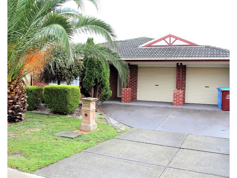 24 BOUNTY WAY, Berwick VIC 3806