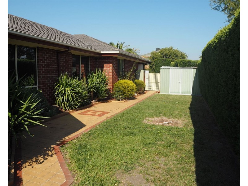 24 BOUNTY WAY, Berwick VIC 3806