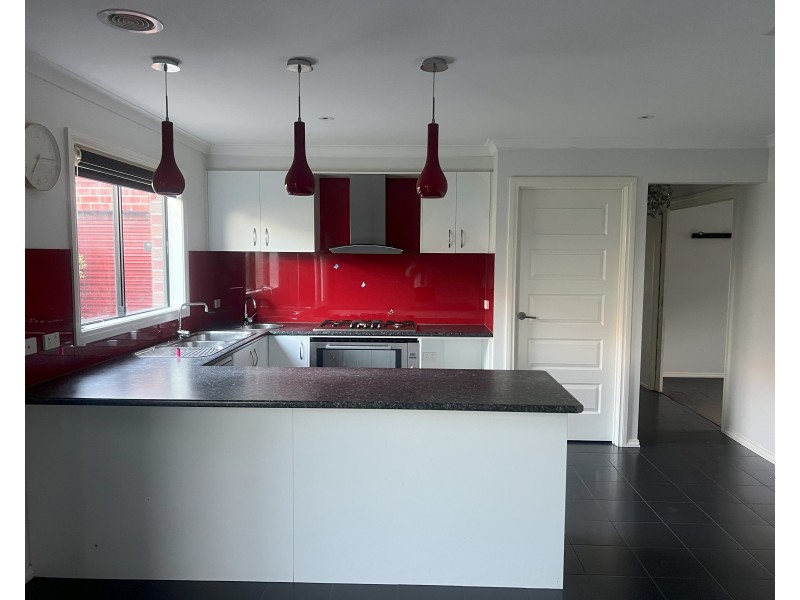 25 Naas Road, Clyde North VIC 3978