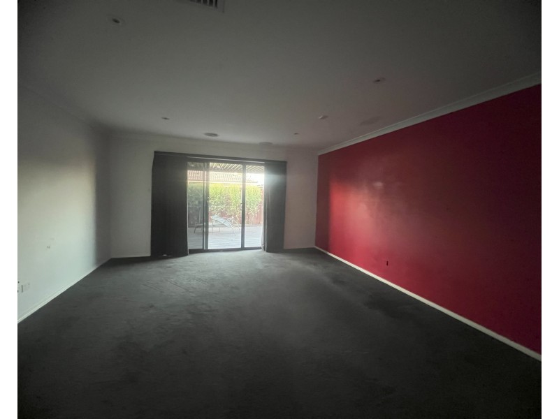 25 Naas Road, Clyde North VIC 3978