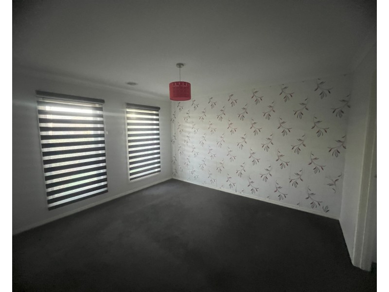 25 Naas Road, Clyde North VIC 3978