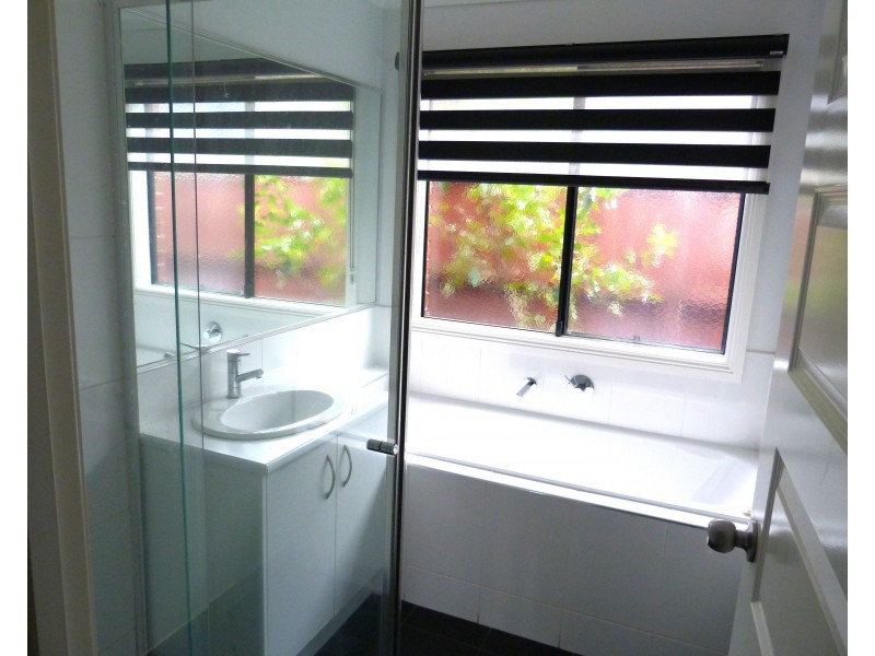 25 Naas Road, Clyde North VIC 3978