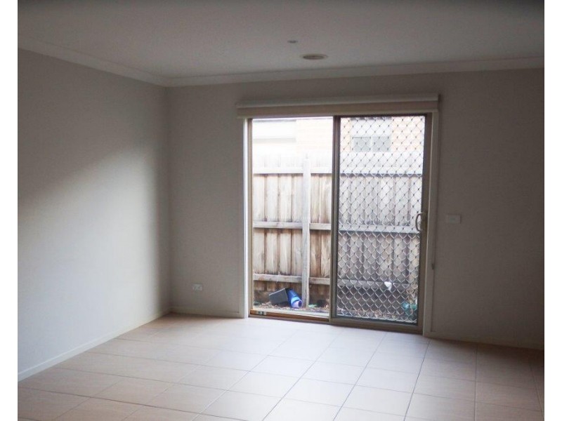 30 THE GLADE, Hampton Park VIC 3976