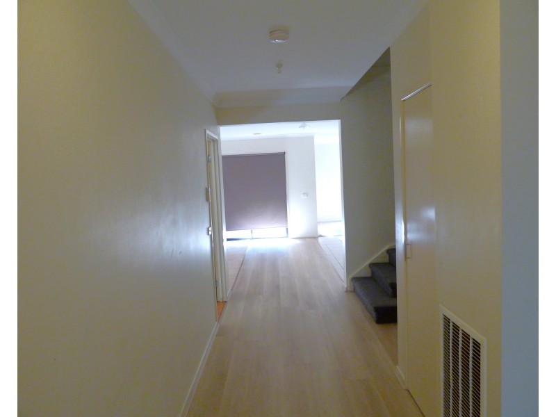 14 White Gum Way, Cranbourne North VIC 3977