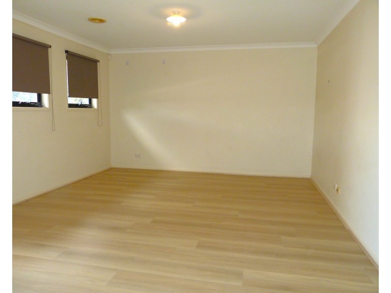 14 White Gum Way, Cranbourne North VIC 3977