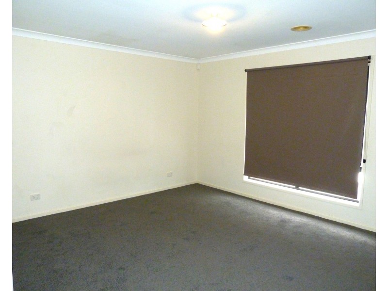 14 White Gum Way, Cranbourne North VIC 3977