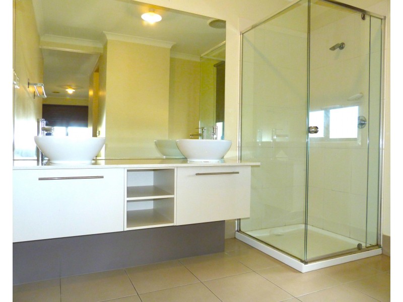 14 White Gum Way, Cranbourne North VIC 3977