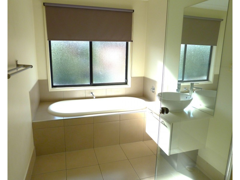 14 White Gum Way, Cranbourne North VIC 3977