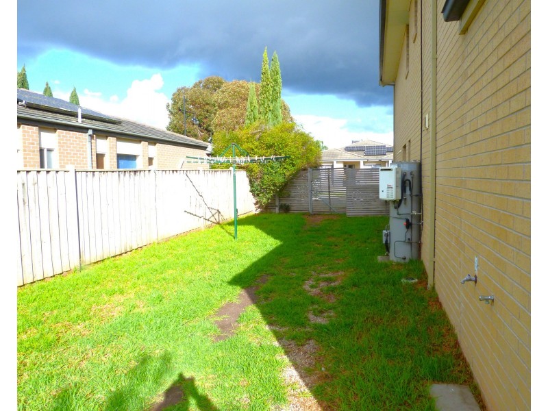 14 White Gum Way, Cranbourne North VIC 3977