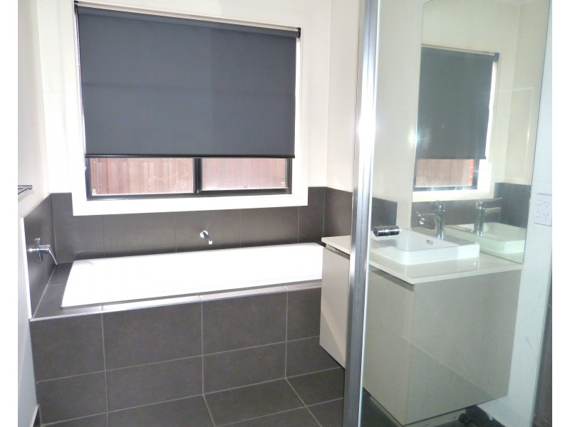 17 Melodie Drive, Officer VIC 3809