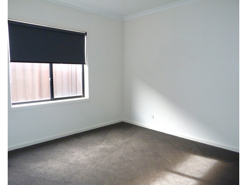 17 Melodie Drive, Officer VIC 3809