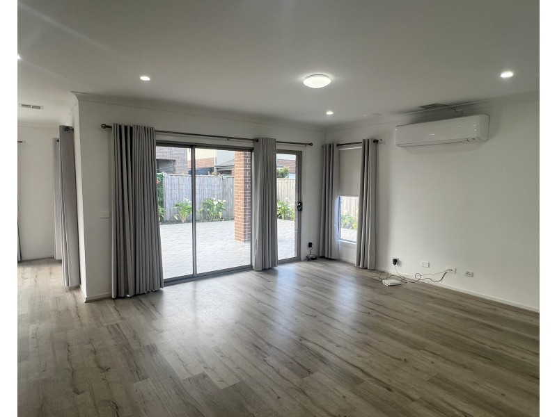 25 Observatory Street, Clyde North VIC 3978