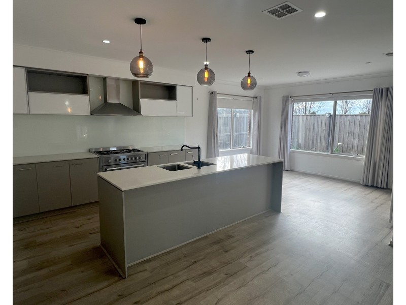 25 Observatory Street, Clyde North VIC 3978