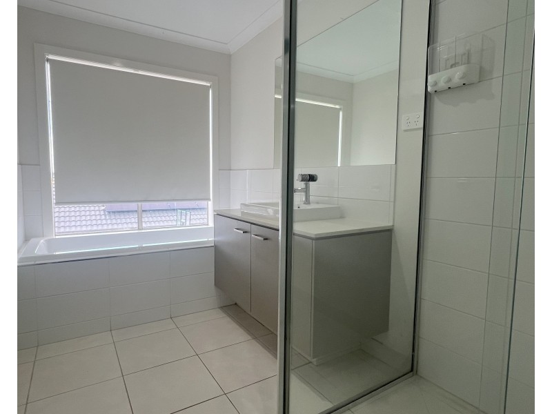 25 Observatory Street, Clyde North VIC 3978