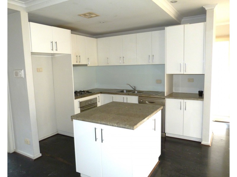 11/2 THE ENTRANCE, Pakenham VIC 3810