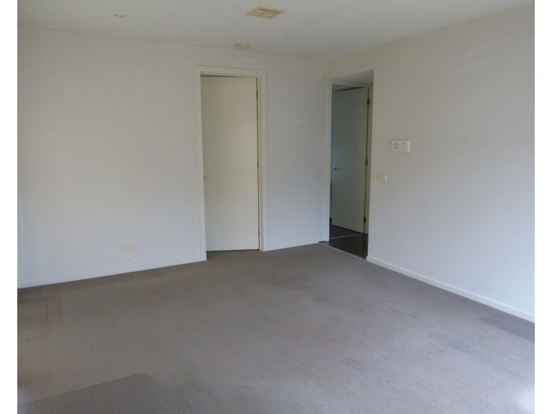 11/2 THE ENTRANCE, Pakenham VIC 3810