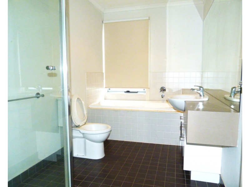 11/2 THE ENTRANCE, Pakenham VIC 3810