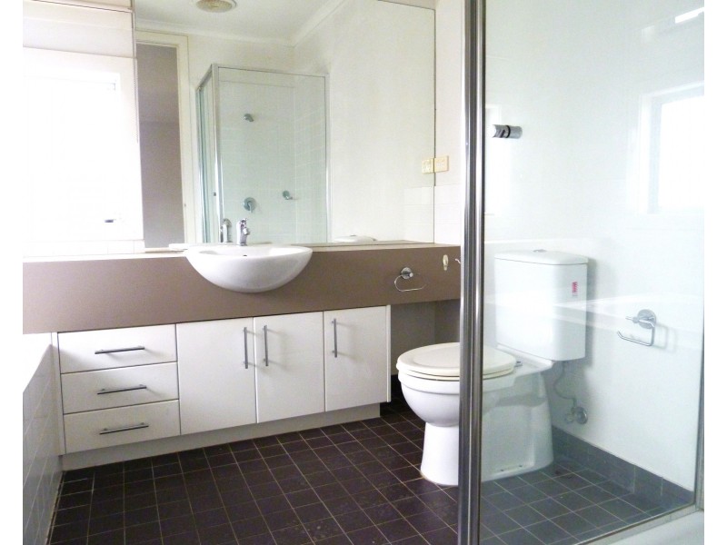 11/2 THE ENTRANCE, Pakenham VIC 3810