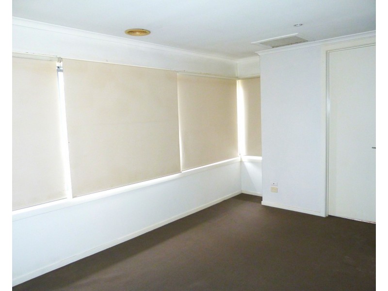 11/2 THE ENTRANCE, Pakenham VIC 3810