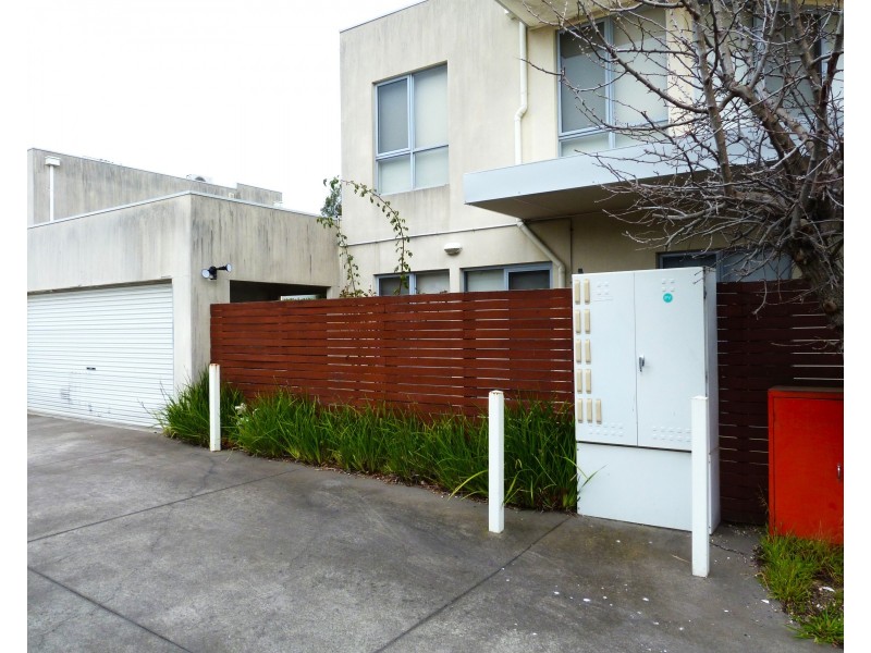 11/2 THE ENTRANCE, Pakenham VIC 3810