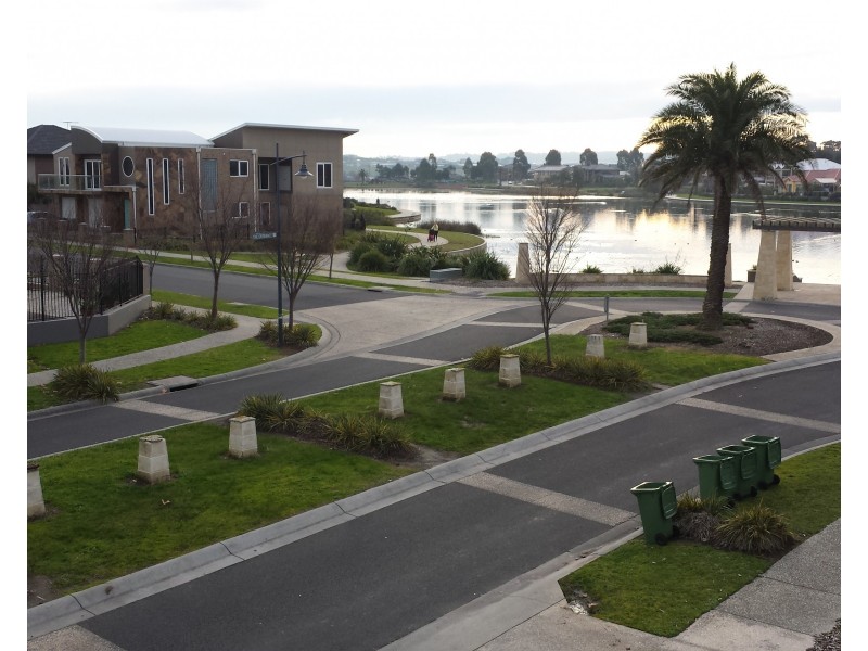 11/2 THE ENTRANCE, Pakenham VIC 3810