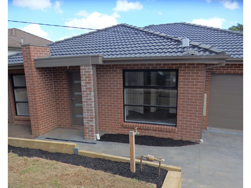 8 Allison Avenue, Eumemmerring VIC 3177