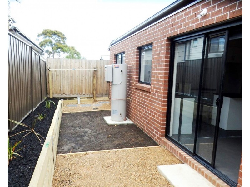 8 Allison Avenue, Eumemmerring VIC 3177