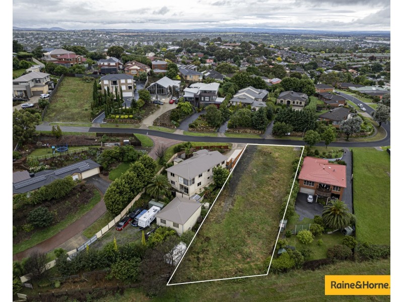 33 Highland Drive, Pakenham VIC 3810