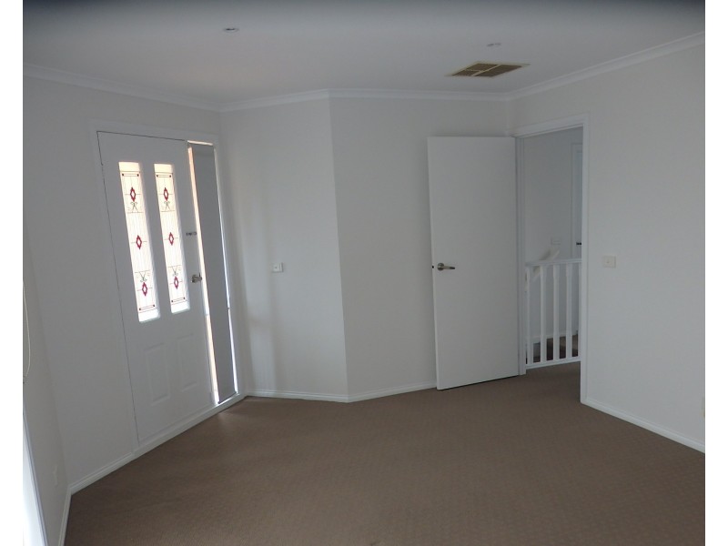 4 MARSHALL PLACE, Hallam VIC 3803