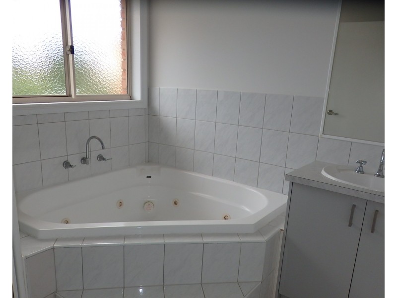 4 MARSHALL PLACE, Hallam VIC 3803