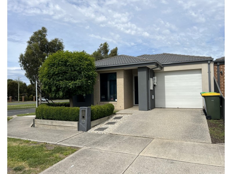 10 Prendergast Avenue, Cranbourne East VIC 3977