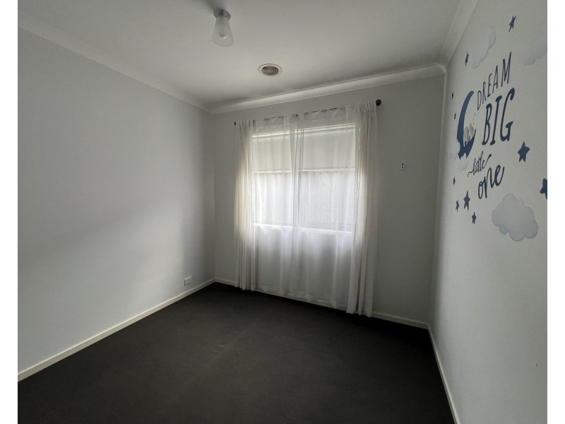 10 Prendergast Avenue, Cranbourne East VIC 3977