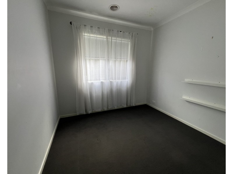 10 Prendergast Avenue, Cranbourne East VIC 3977
