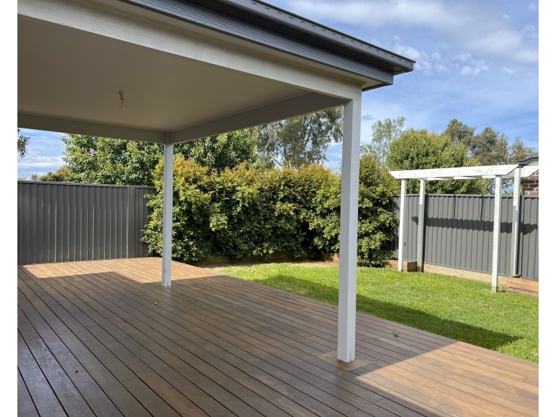10 Prendergast Avenue, Cranbourne East VIC 3977