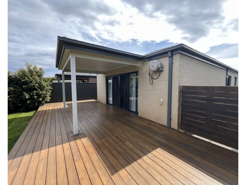 10 Prendergast Avenue, Cranbourne East VIC 3977