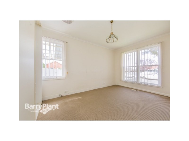 1/2 Mclean Crescent, Dandenong North VIC 3175