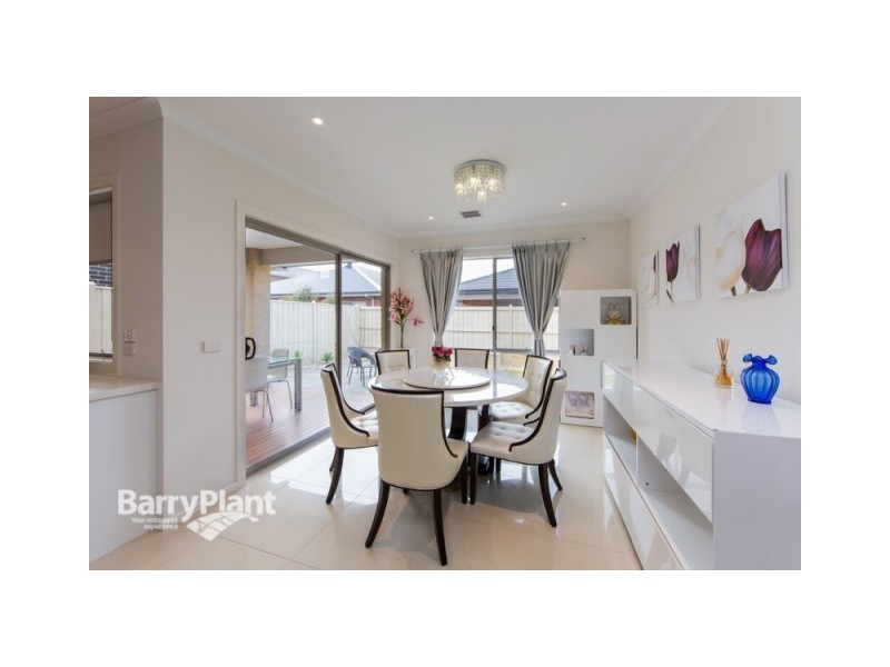 11 Lowell Drive, Keysborough VIC 3173