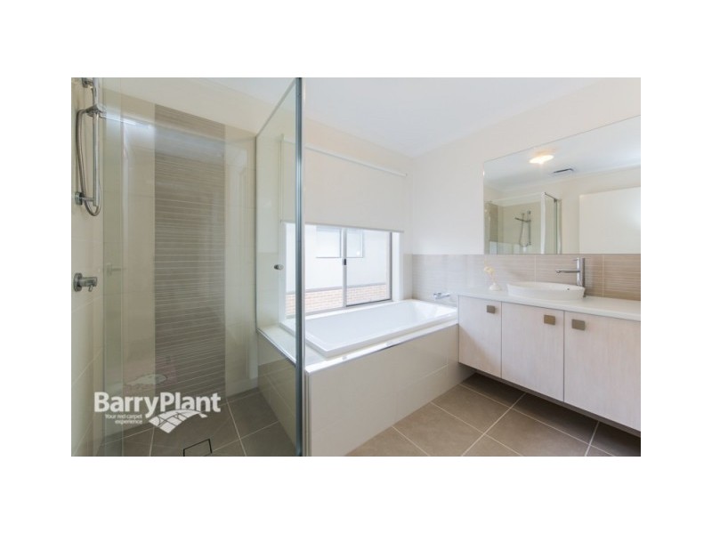 11 Lowell Drive, Keysborough VIC 3173