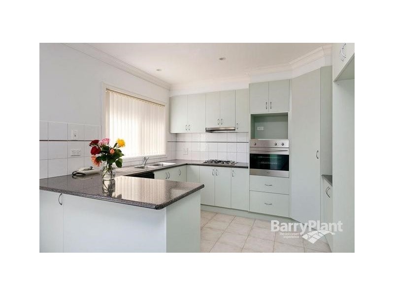 2/43 Ellt Cres, Noble Park VIC 3174