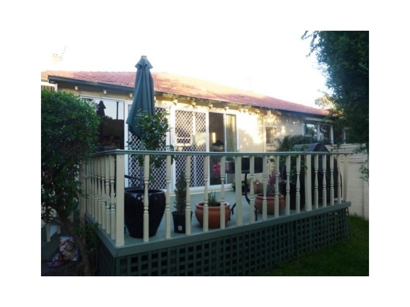 8 Edith Street, Caulfield North VIC 3161