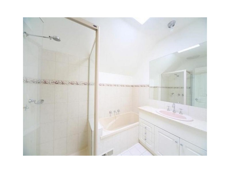 2/13 Heath Avenue, Oakleigh VIC 3166