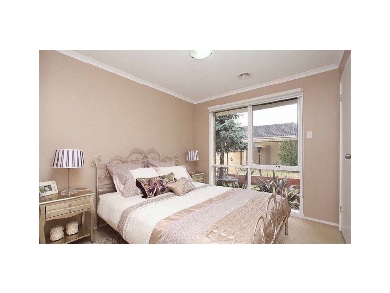 2/25 Ellt Cres, Noble Park VIC 3174