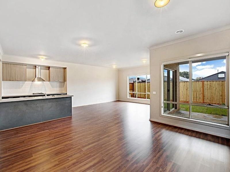 8 Fairlight Avenue, Keysborough VIC 3173